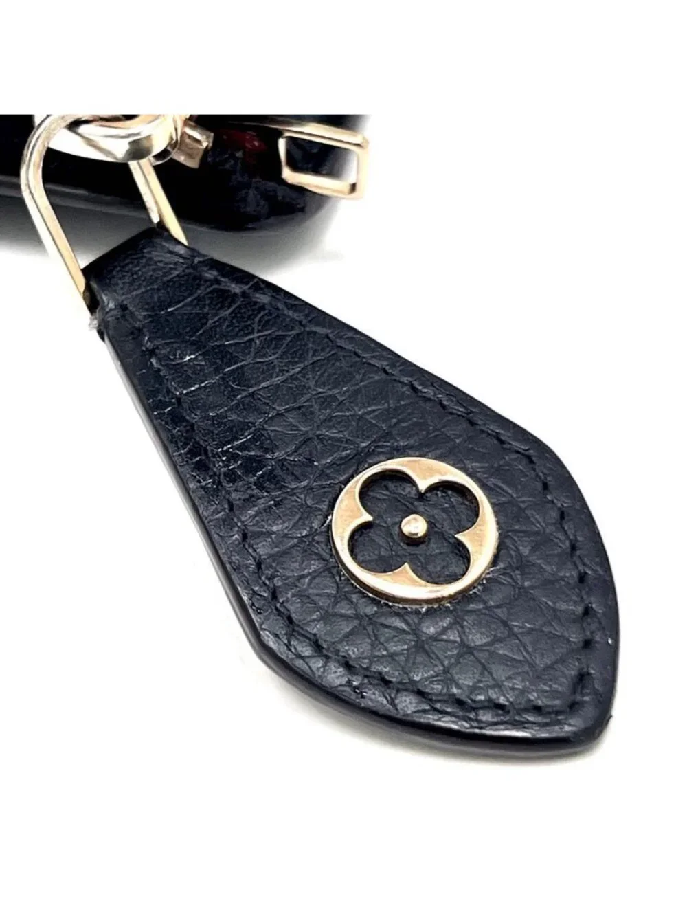Louis Vuitton Taurillon Portefeuille Comet Zippy Wallet